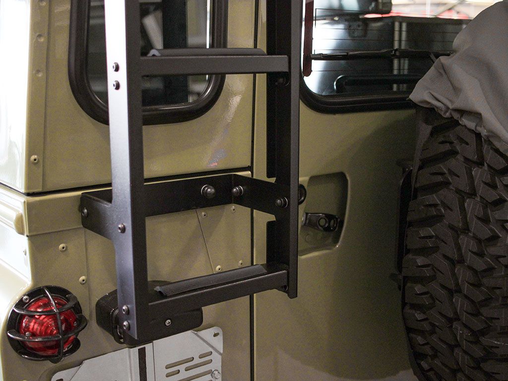 LAND ROVER DEFENDER 90/110 (1983-2016) LADDER